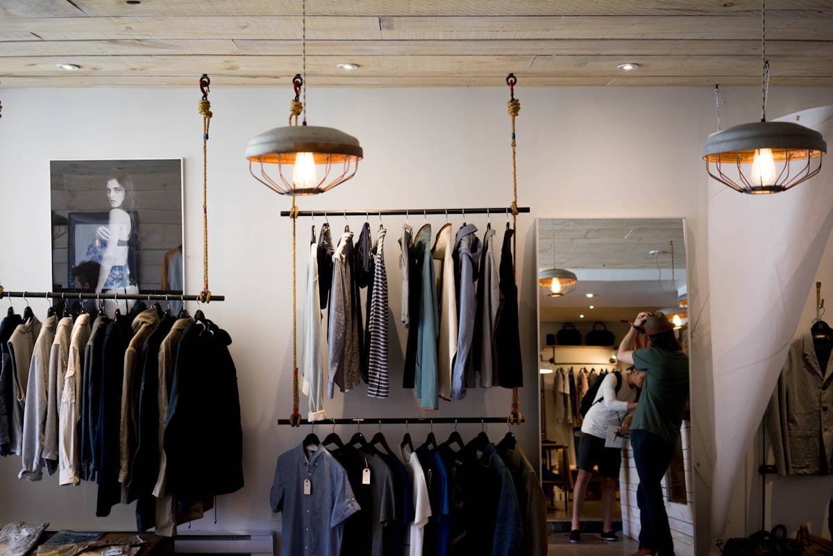 7-Piece Minimalist Wardrobe That Works for Everything [2026]