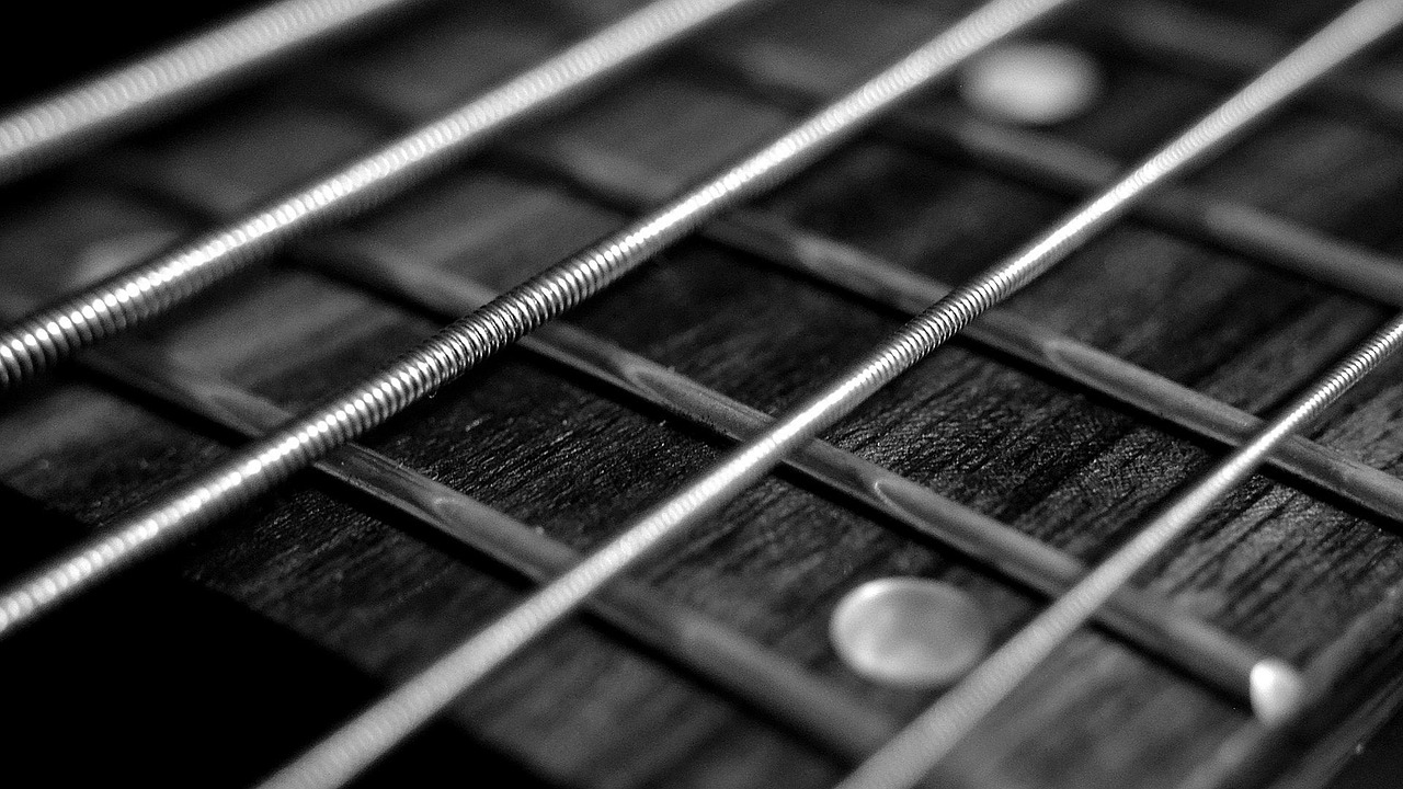 Acoustic vs Electric Guitar: Which Should You Actually Start With?