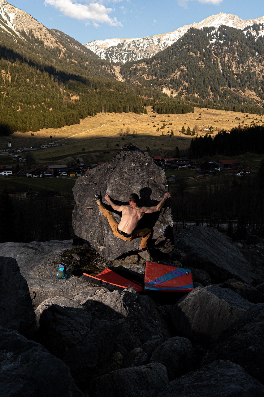 Bouldering: Why It's the Best Starting Point for Rock Climbing [2026]