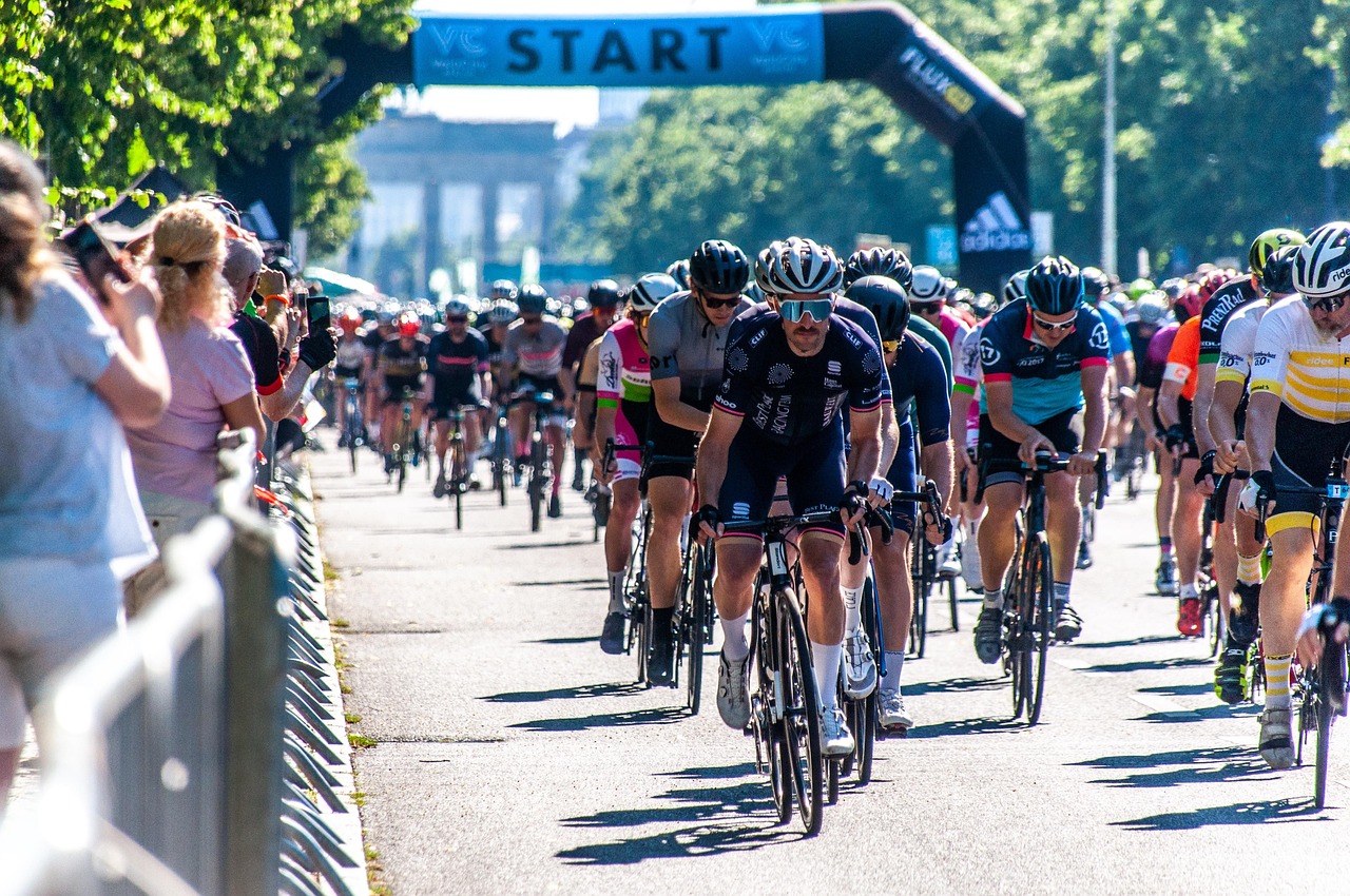 Cycling Nutrition: What to Eat Before, During, and After Rides [2026]