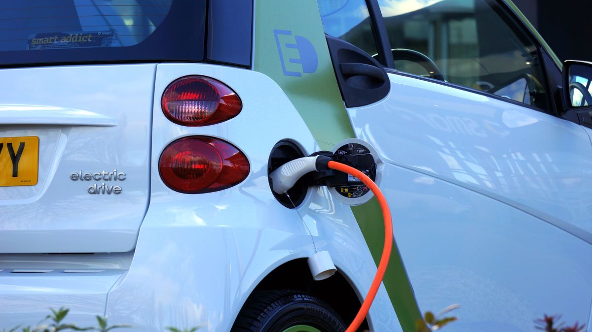 Driver Assistance Technology in 2026: What Works, What Does Not, and What Is Dangerous