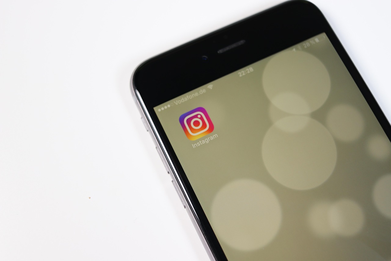 Social Media Burnout [2026]: Warning Signs and How to Actually Recover