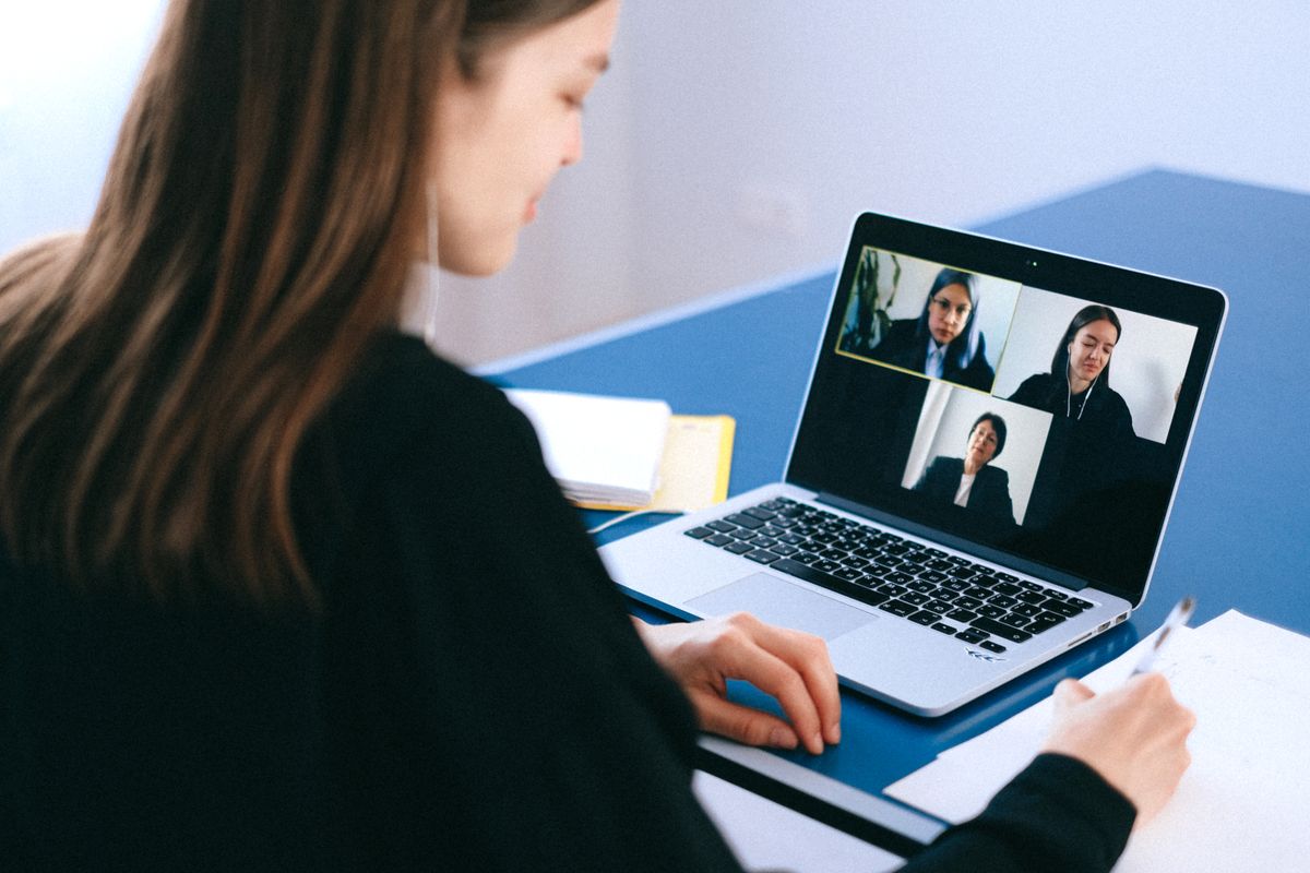 Video Interview Body Language: 7 Things the Camera Picks Up That You Might Not Notice
