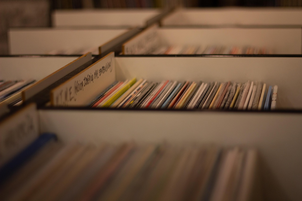 The Vinyl Revival in 2026: Why People Are Buying Records Again and What the Sound Debate Is Really About