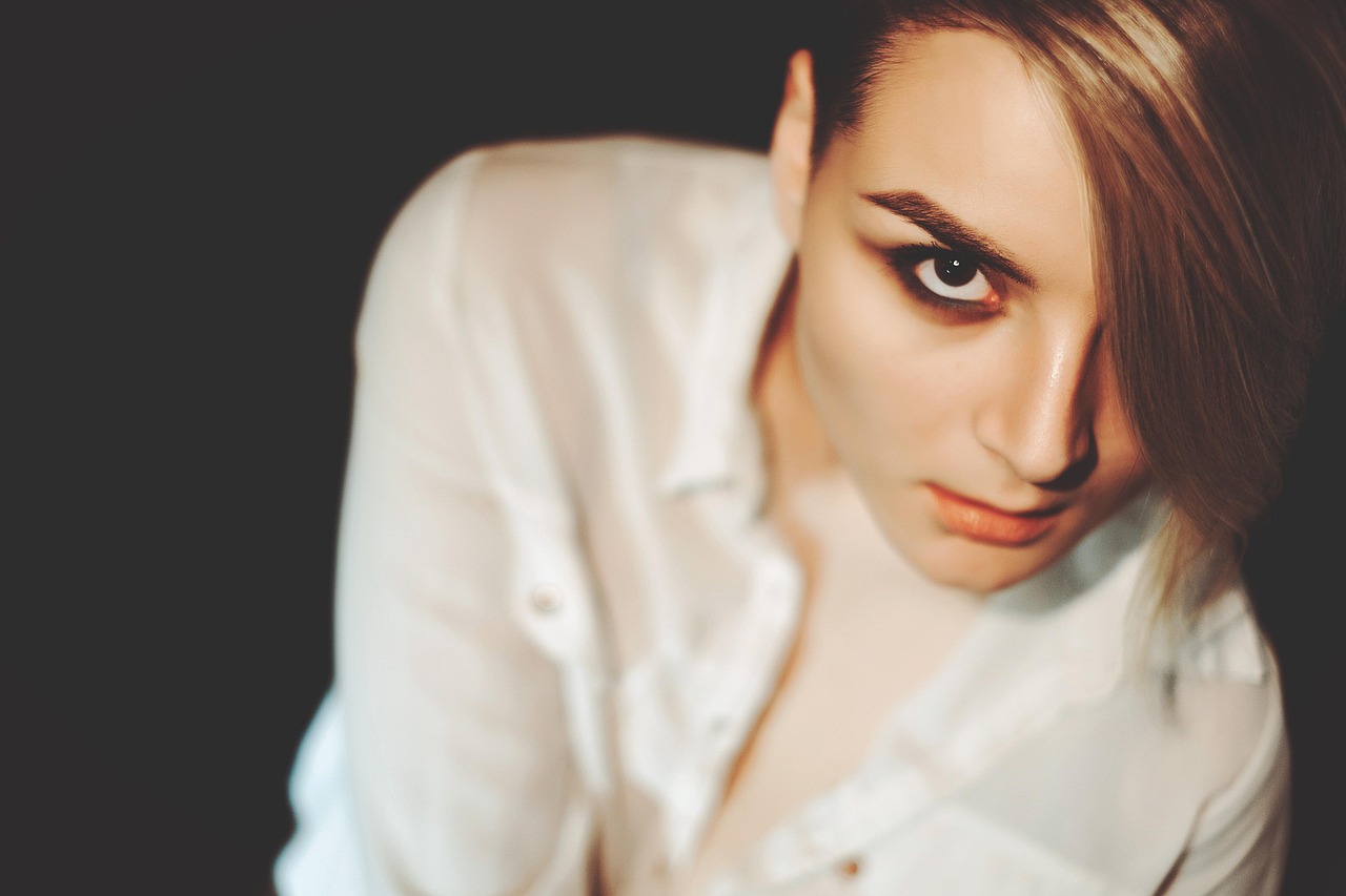 The Y2K Aesthetic Revival [2026]: Why 2000s Fashion Is Back to Stay