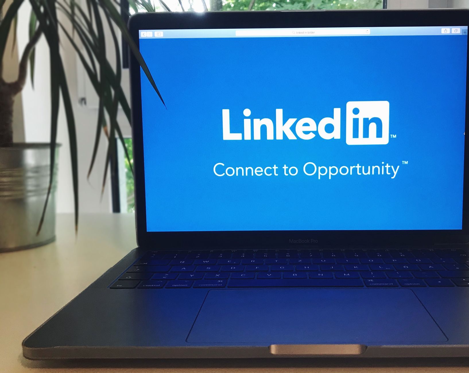 LinkedIn Job Search in 2026: 9 Things That Actually Work (And 3 That Don't)