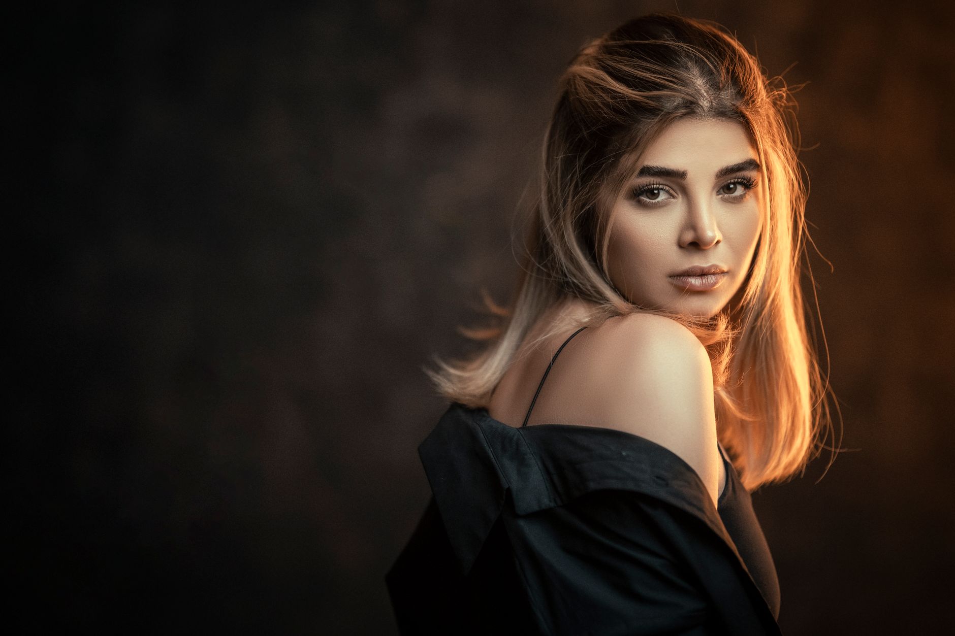 Portrait Posing: 8 Simple Poses That Work for Almost Every Subject